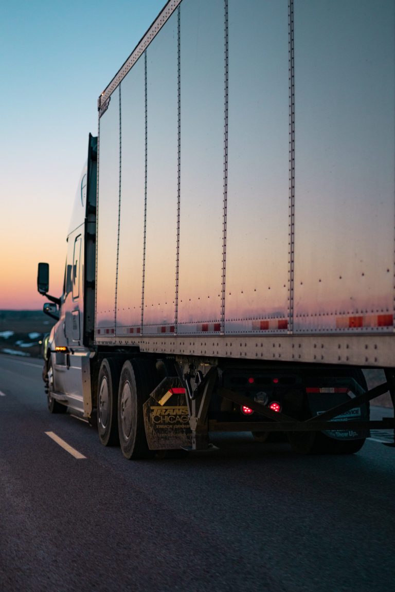 Advanced Features of Modern GPS Trailer Tracking Systems