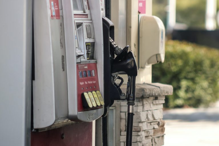 Maximizing Fuel Efficiency and Reducing Operating Costs with GPS Fleet Tracking