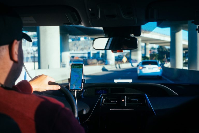 Keep Your Drivers Safe and Your Business Compliant with GPS Fleet Tracking