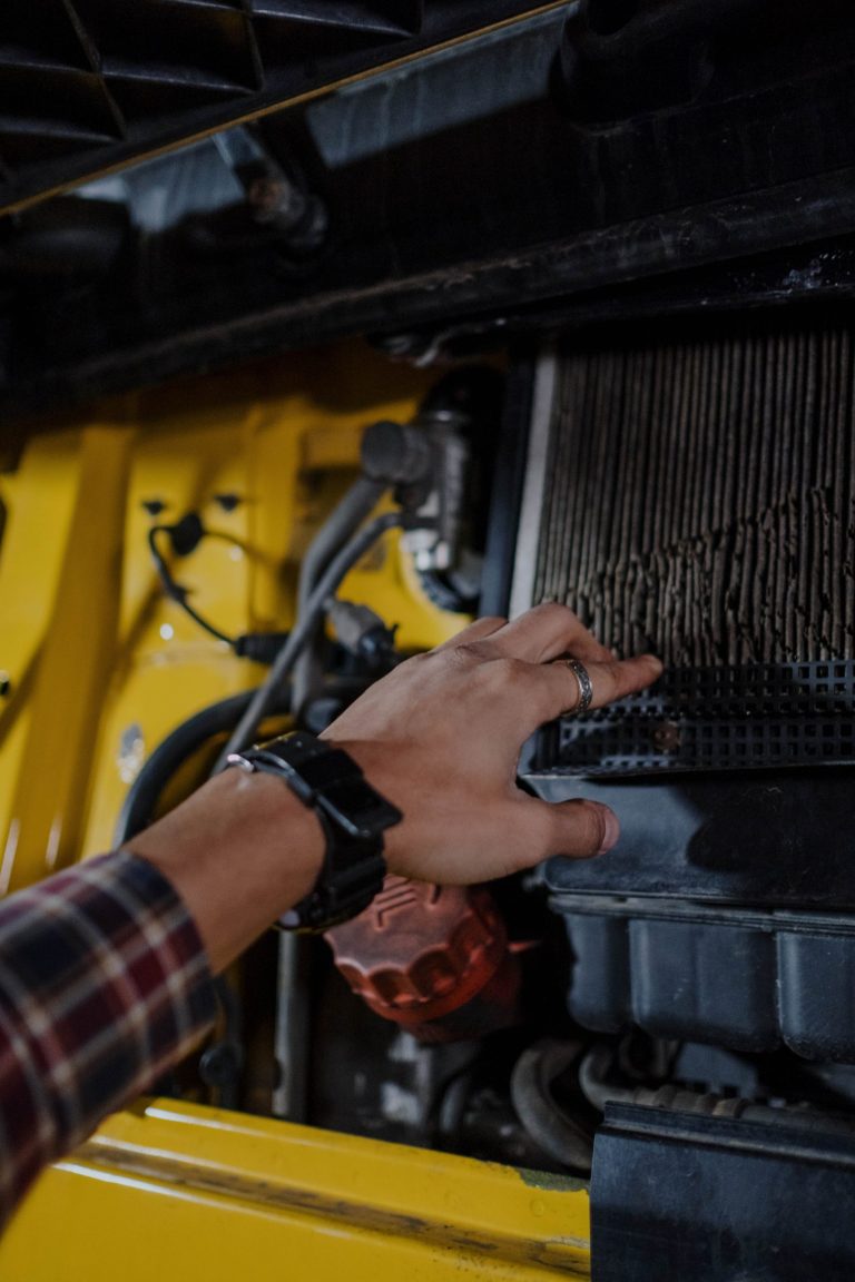 inspecting truck after dtc code came on gps fleet tracking system