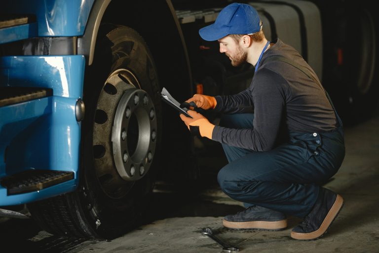 mechanic checking tire dvir, driver vehicle inspection report, tire pressure monitoring system (TPMS)