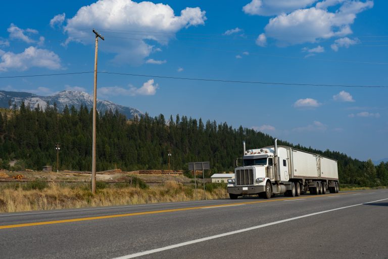The Benefits of Implementing GPS Trailer Tracking in Fleet Management