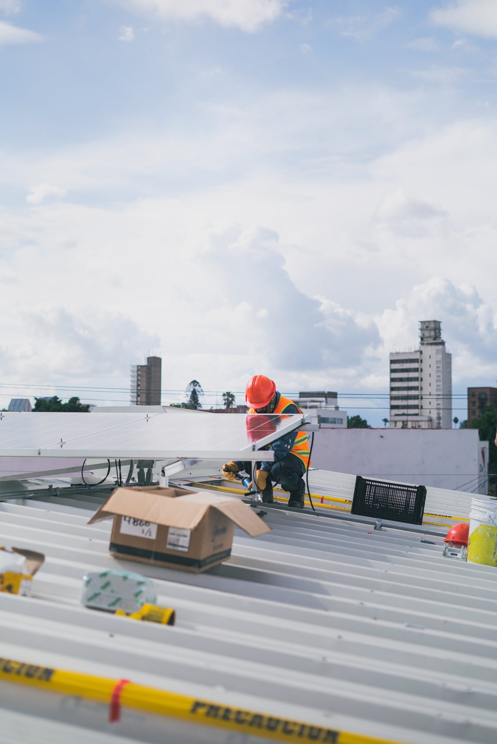 electrician on roof, gps fleet tracking dispatch