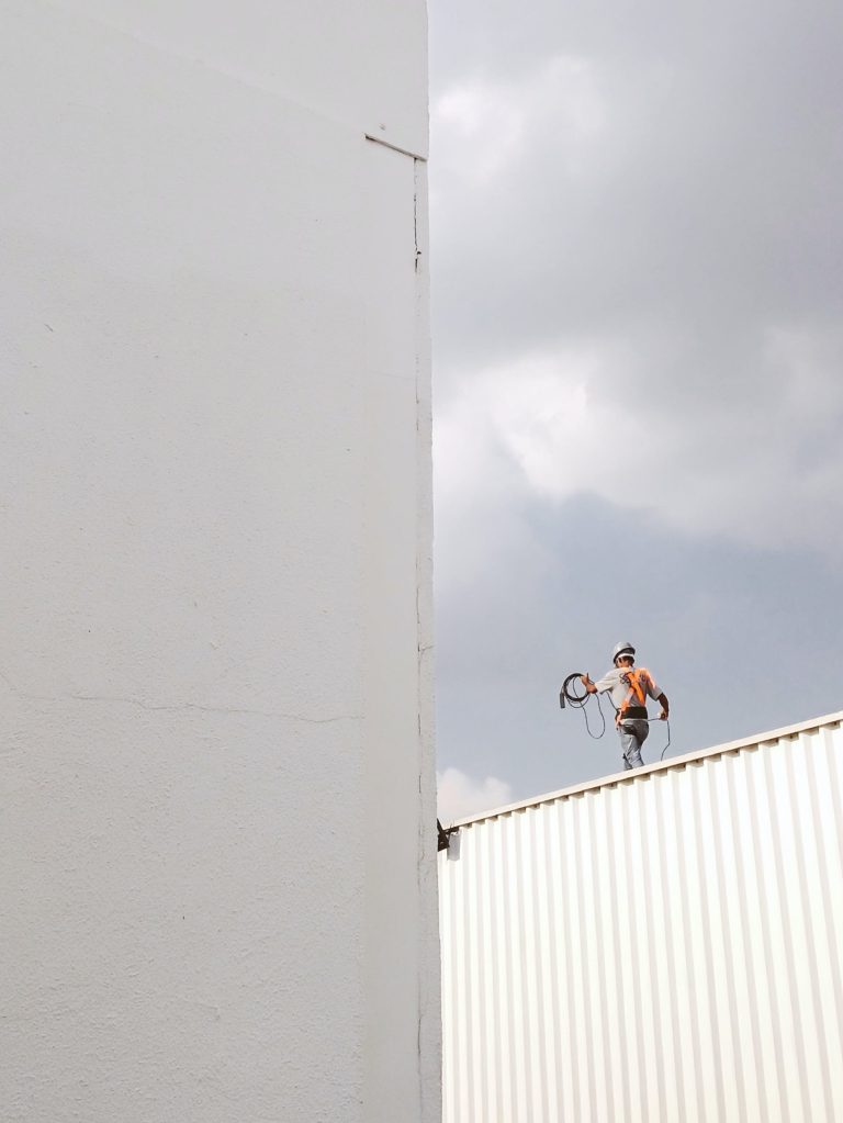 repair man on roof, gps fleet tracking dispatch and scheduling