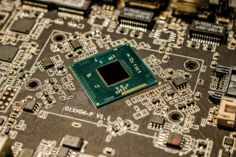 Why AI Chip Manufacturing Is So Hard: Challenges, Global Semiconductor Leaders, and Canada’s Role in the Industry